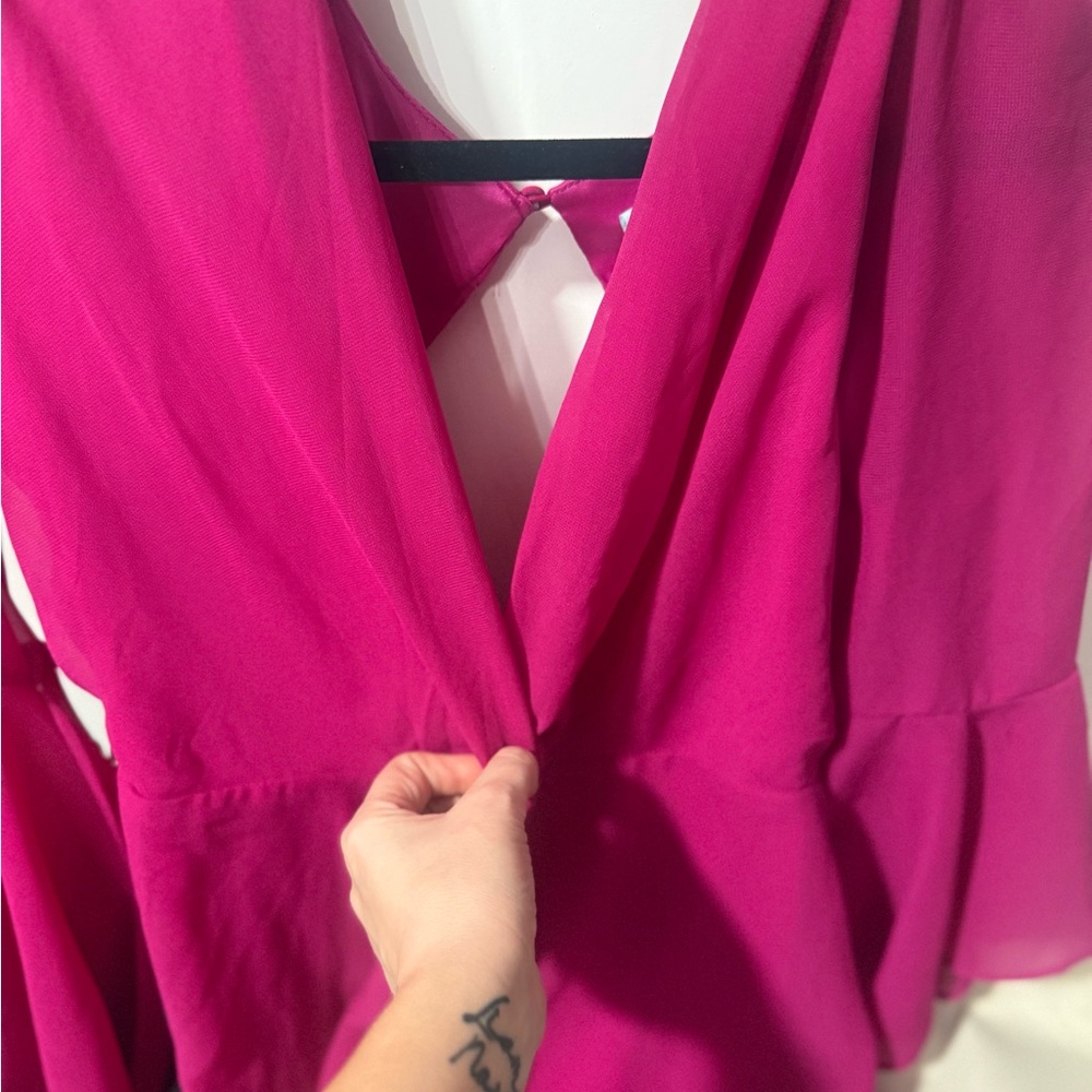 She Sky Fuchsia Bell Sleeve Romper Small Pink Flared Sleeve V Neck - Picture 5 of 5